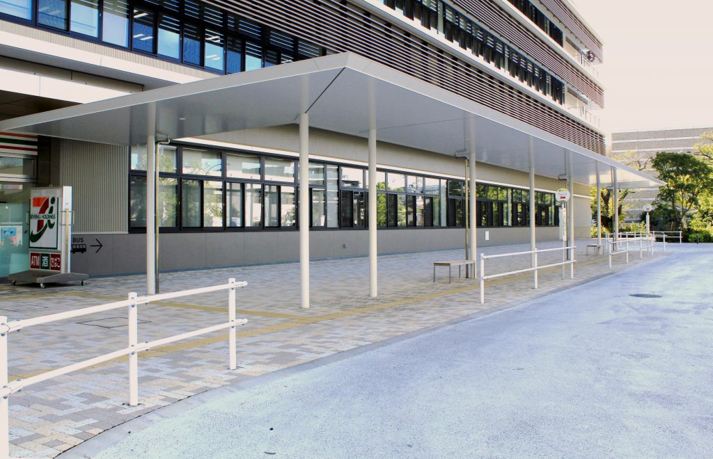 エントランス前車止めシェード